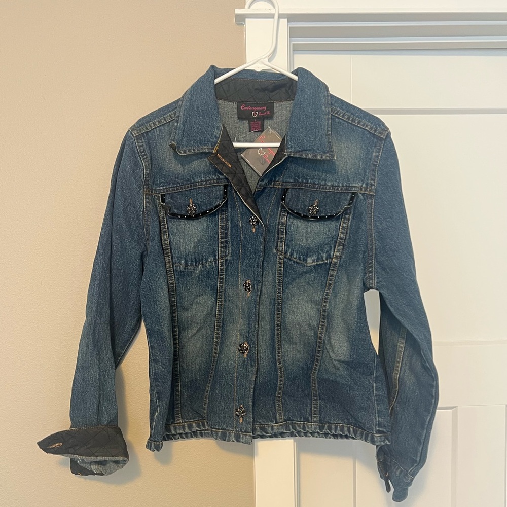 Stylish Women's Blue Denim Jacket with Button Details